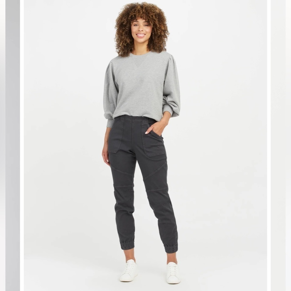 NWT Spanx Stretch Twill Cargo Joggers women’s small. Washed black Regular inseam